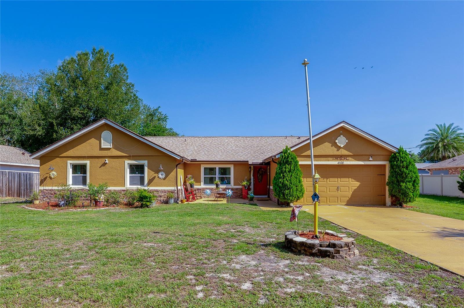 Single Family Residence in DELTONA, FL - Daniel Dourado