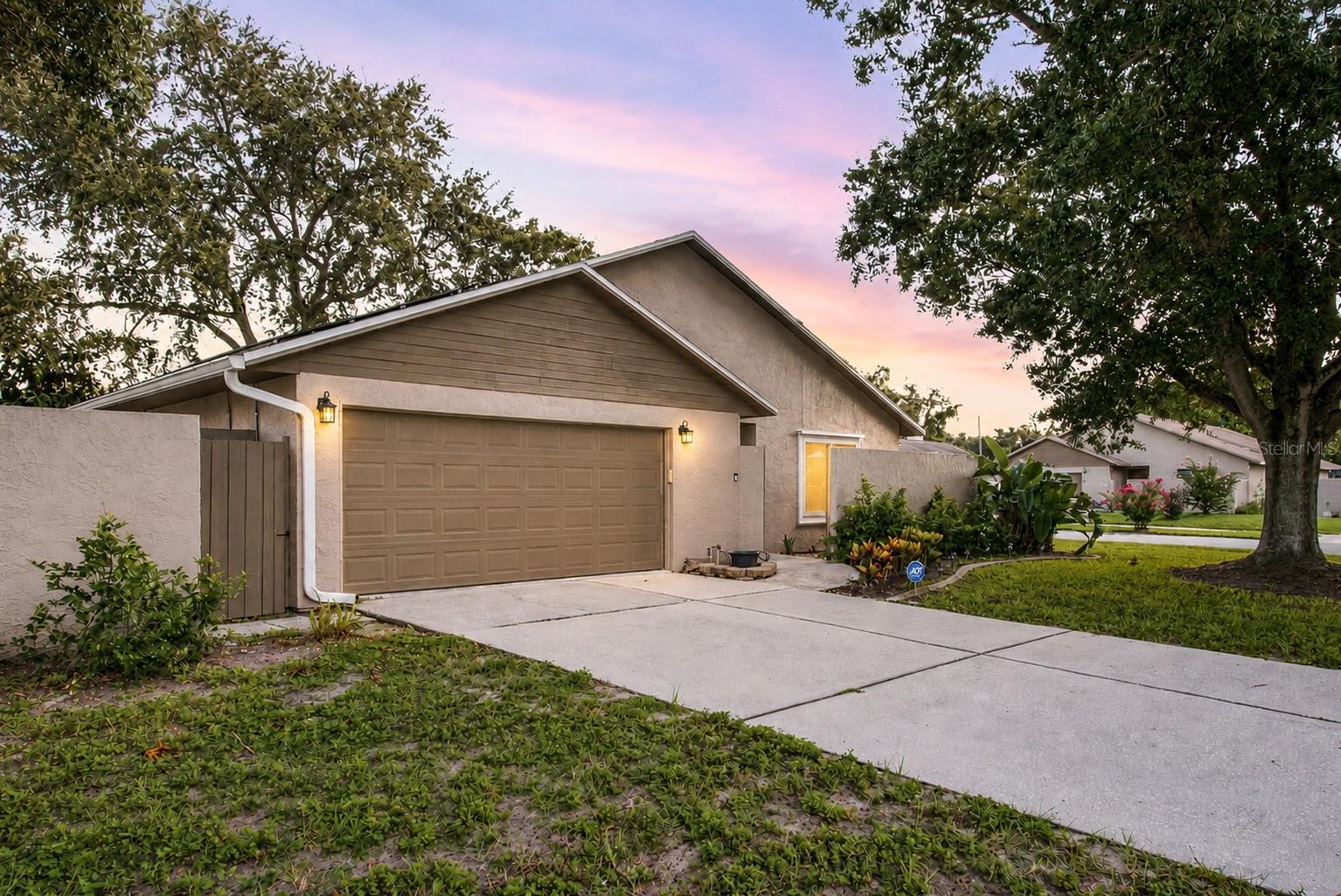 Single Family Residence in PALM HARBOR, FL - Daniel Dourado