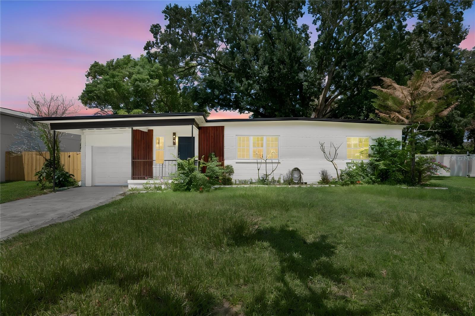 Single Family Residence in ORLANDO, FL - Daniel Dourado
