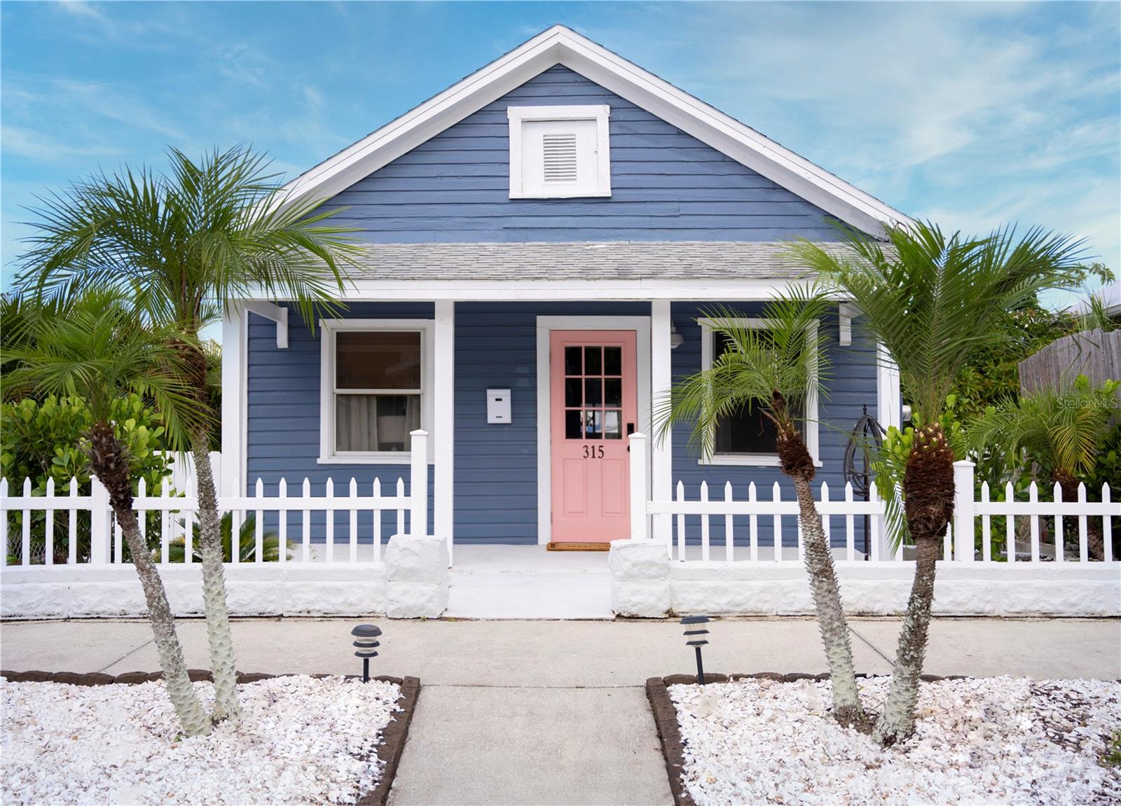 Single Family Residence in TARPON SPRINGS, FL - Daniel Dourado