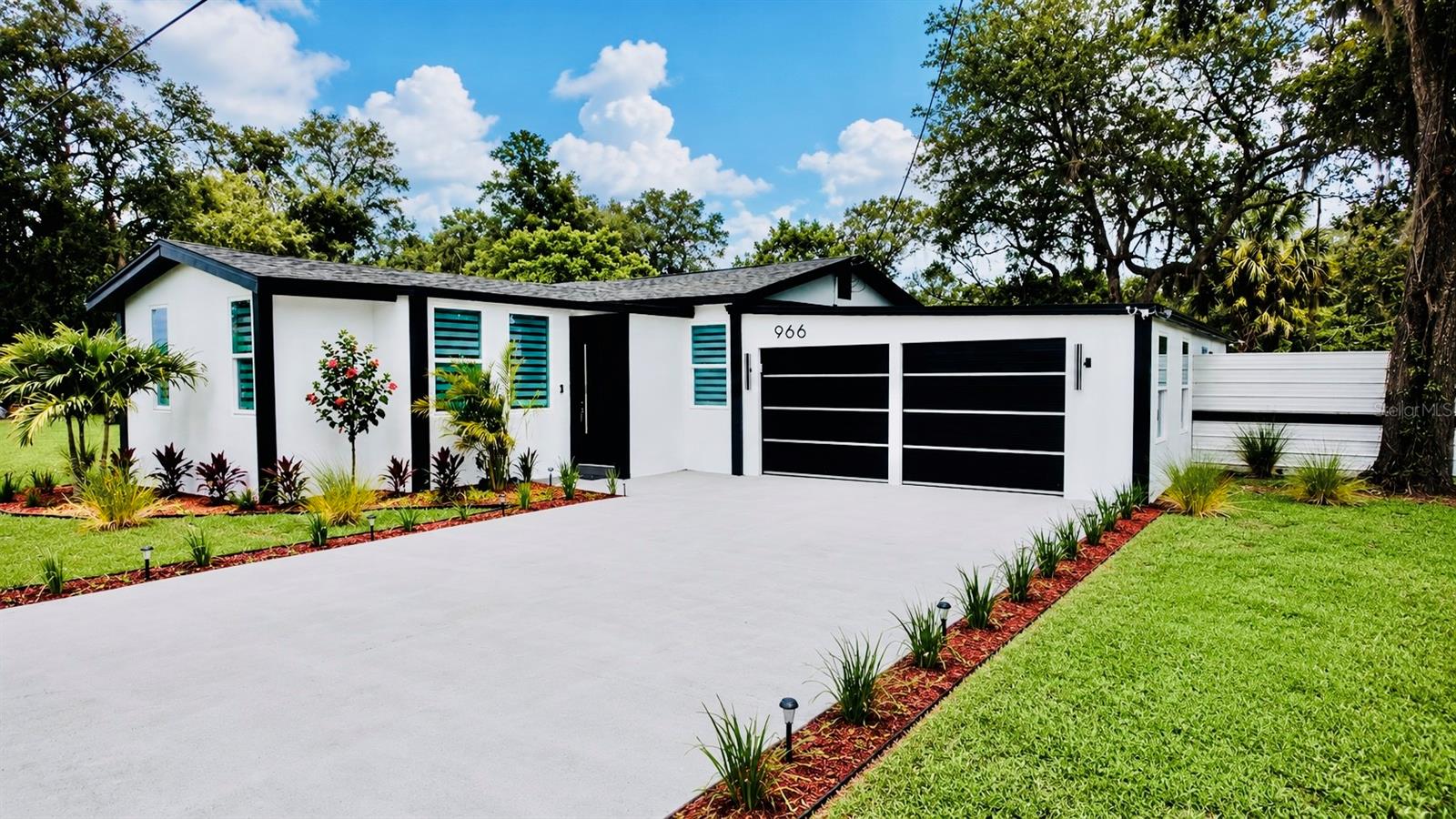 Single Family Residence in DELAND, FL - Daniel Dourado