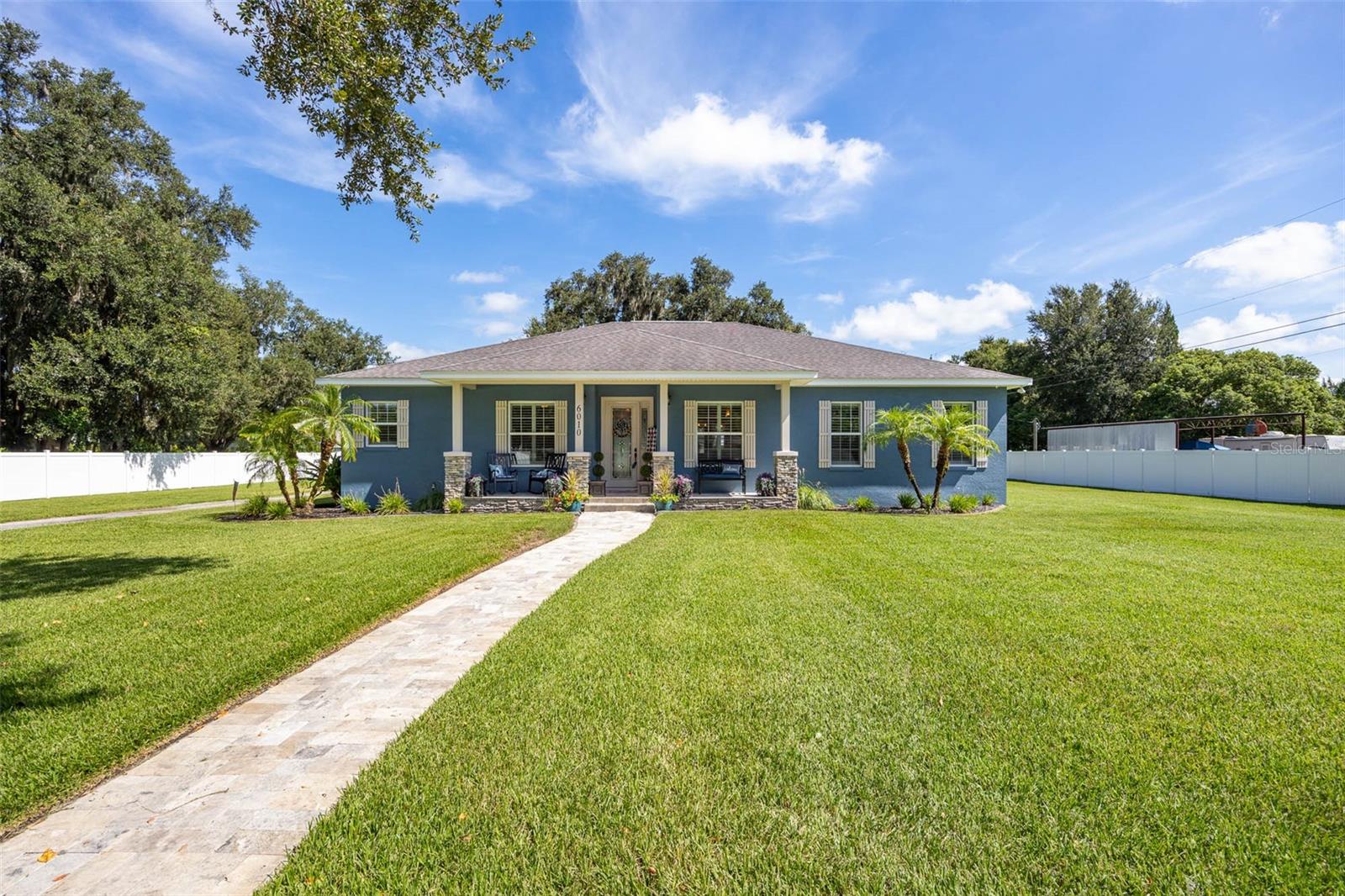 Single Family Residence in PLANT CITY, FL - Daniel Dourado