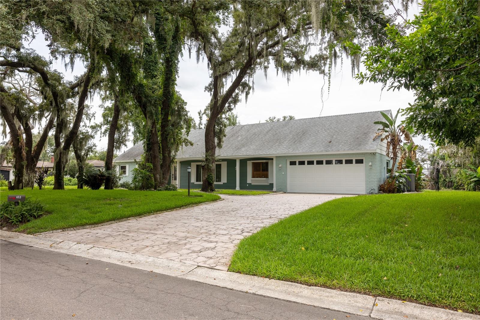 Single Family Residence em BRANDON, FL - Daniel Dourado