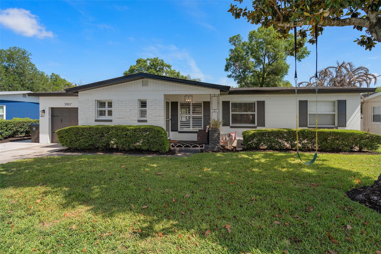 Single Family Residence in ORLANDO, FL - Daniel Dourado