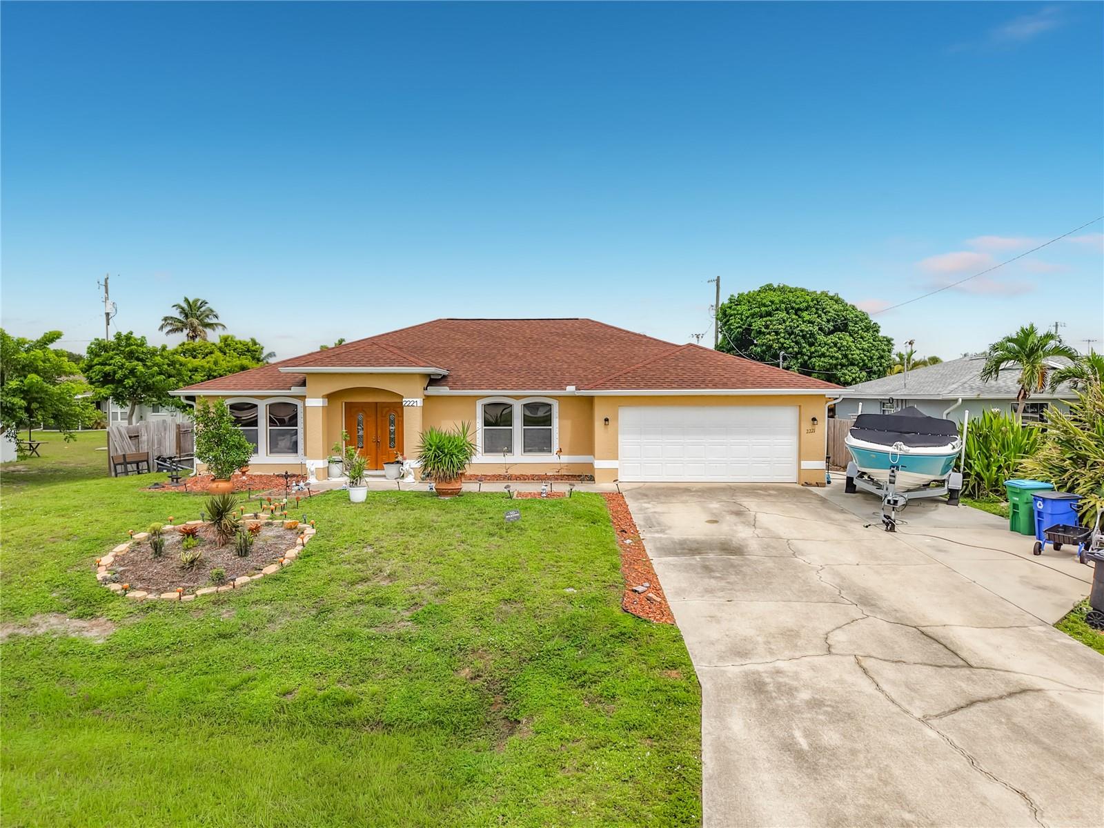 Single Family Residence in CAPE CORAL, FL - Daniel Dourado