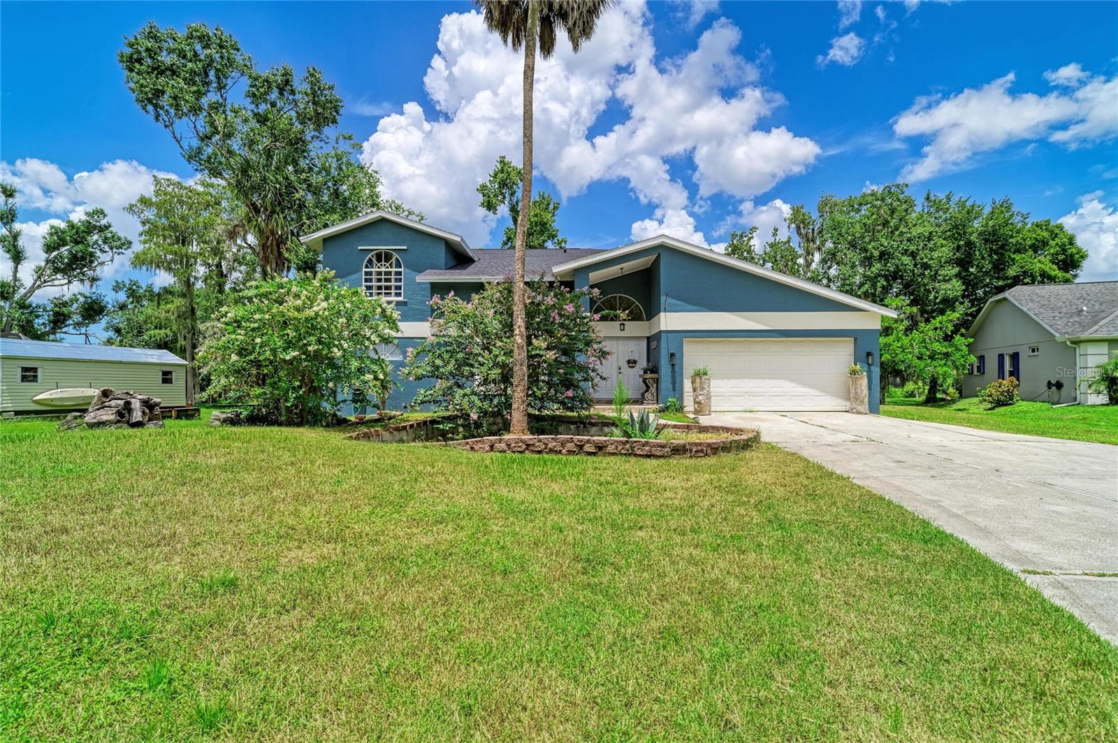 Single Family Residence in BRADENTON, FL - Daniel Dourado