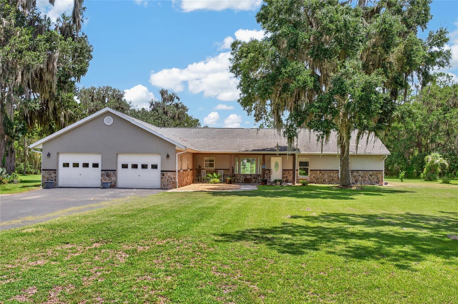 Single Family Residence em MICANOPY, FL - Daniel Dourado