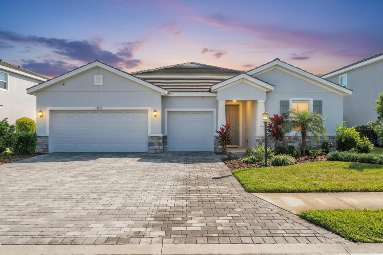 Single Family Residence in BRADENTON, FL - Daniel Dourado