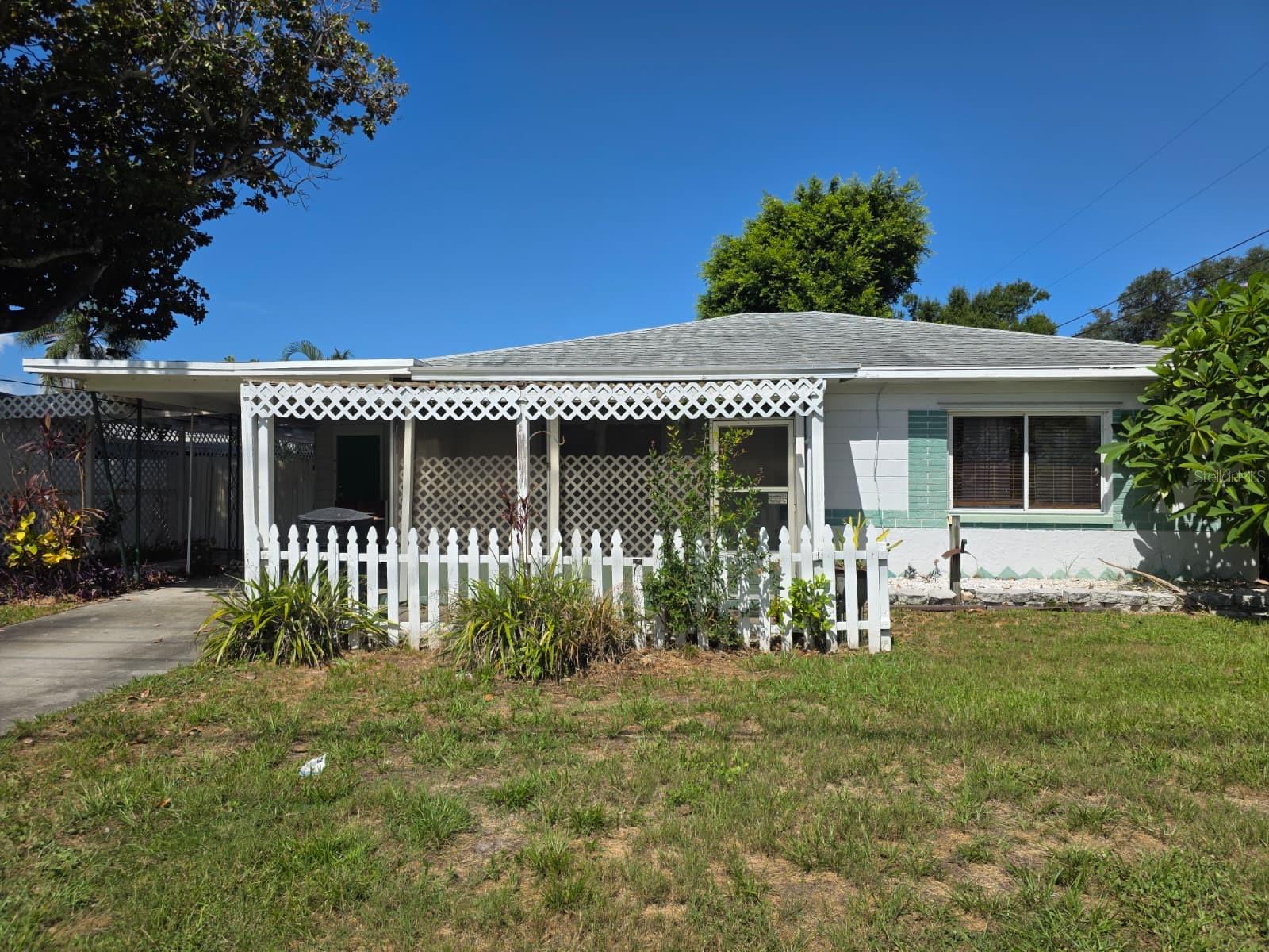 Single Family Residence em GULFPORT, FL - Daniel Dourado