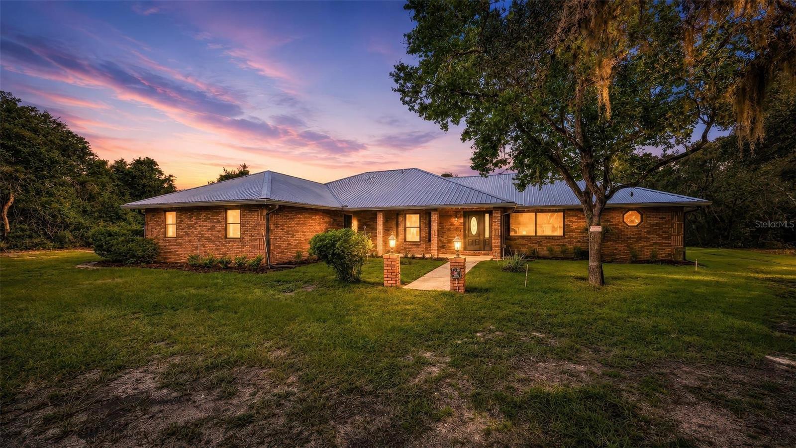 Single Family Residence in DELTONA, FL - Daniel Dourado