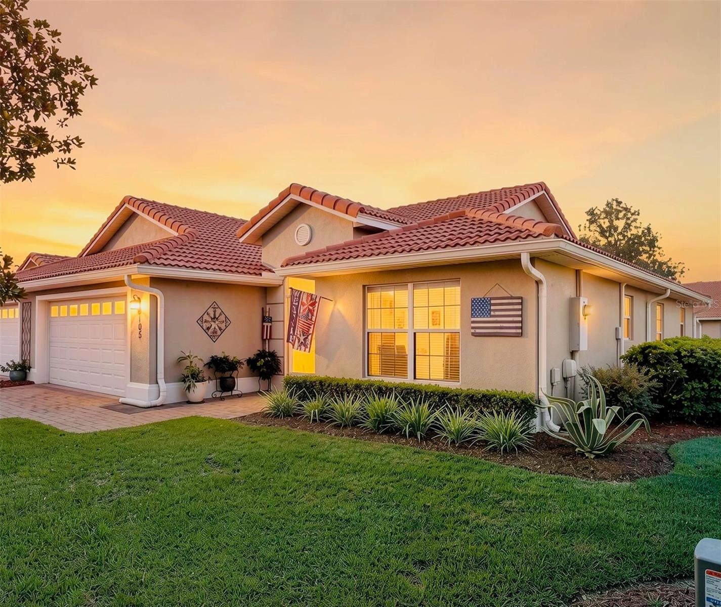 Single Family Residence em OXFORD, FL - Daniel Dourado