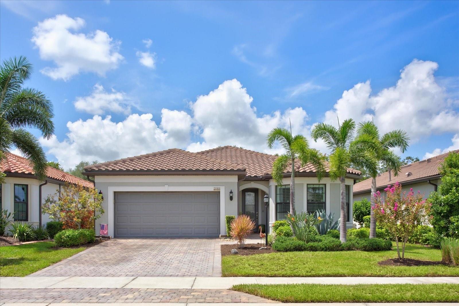 Single Family Residence in BRADENTON, FL - Daniel Dourado