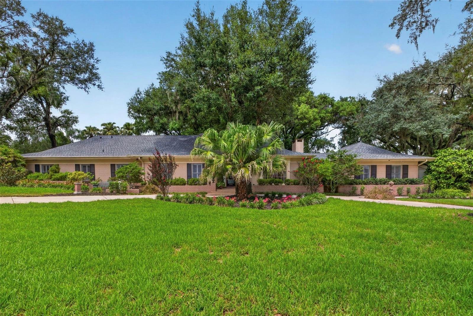 Single Family Residence in TEMPLE TERRACE, FL - Daniel Dourado
