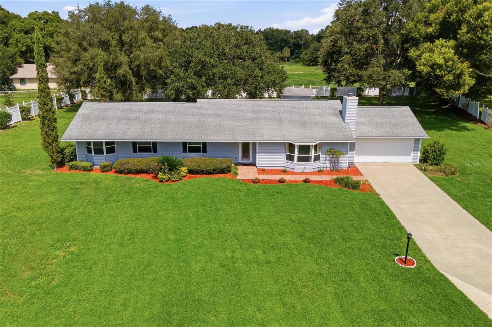 Single Family Residence in UMATILLA, FL - Daniel Dourado