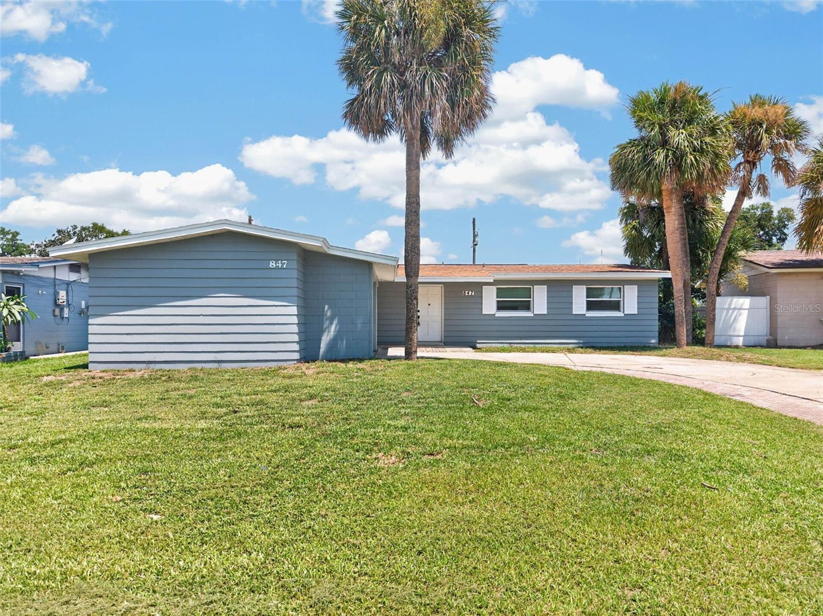 Single Family Residence in ORLANDO, FL - Daniel Dourado