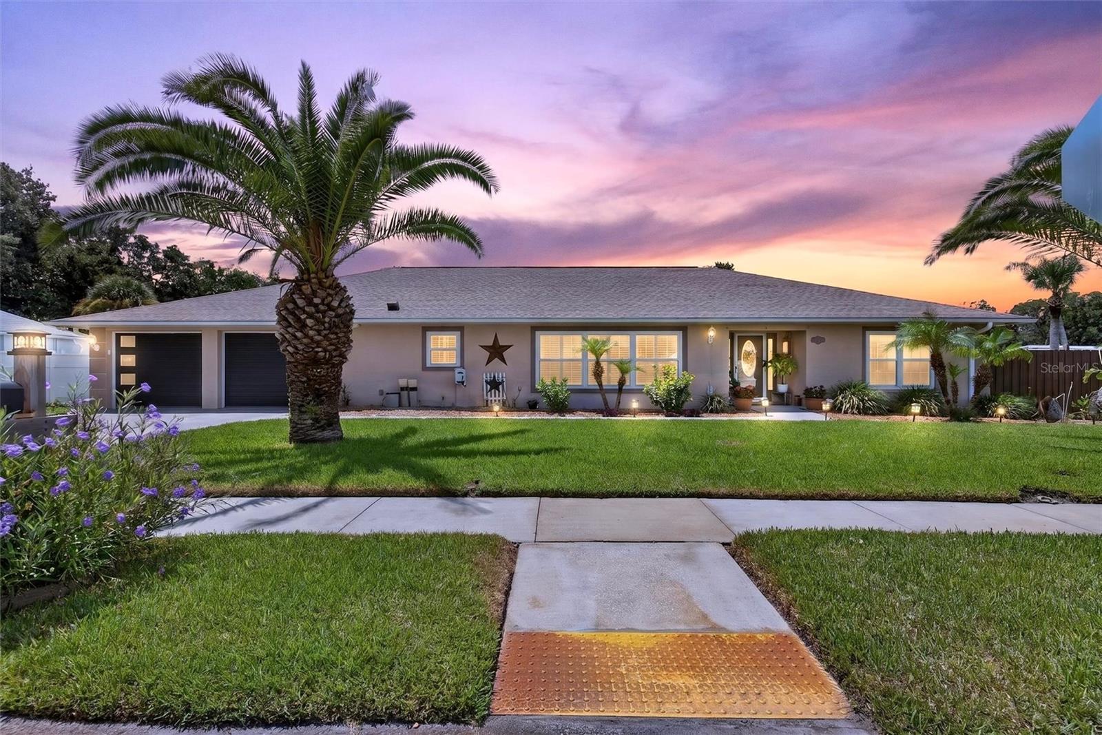 Single Family Residence in EDGEWATER, FL - Daniel Dourado
