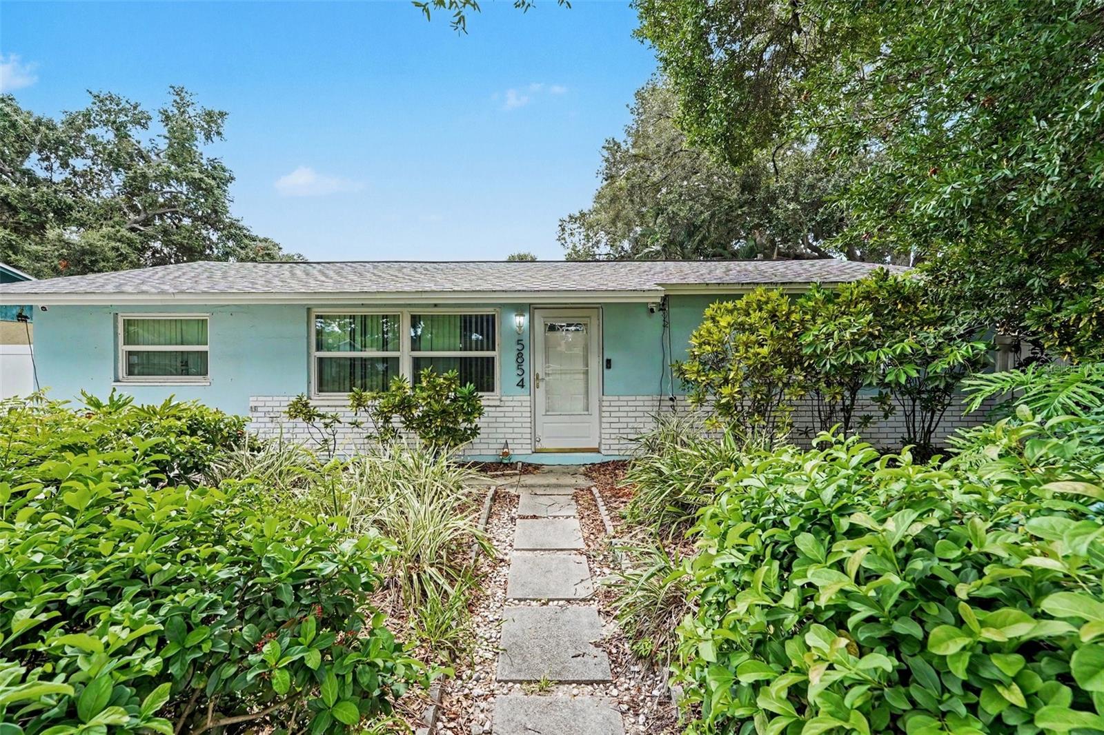 Single Family Residence in PINELLAS PARK, FL - Daniel Dourado