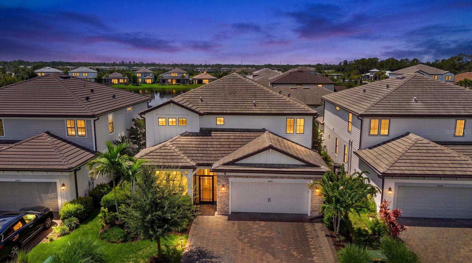 Single Family Residence in BRADENTON, FL - Daniel Dourado