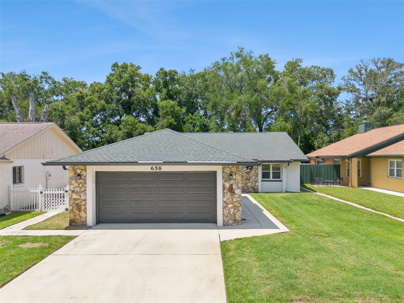 Single Family Residence em ALTAMONTE SPRINGS, FL - Daniel Dourado