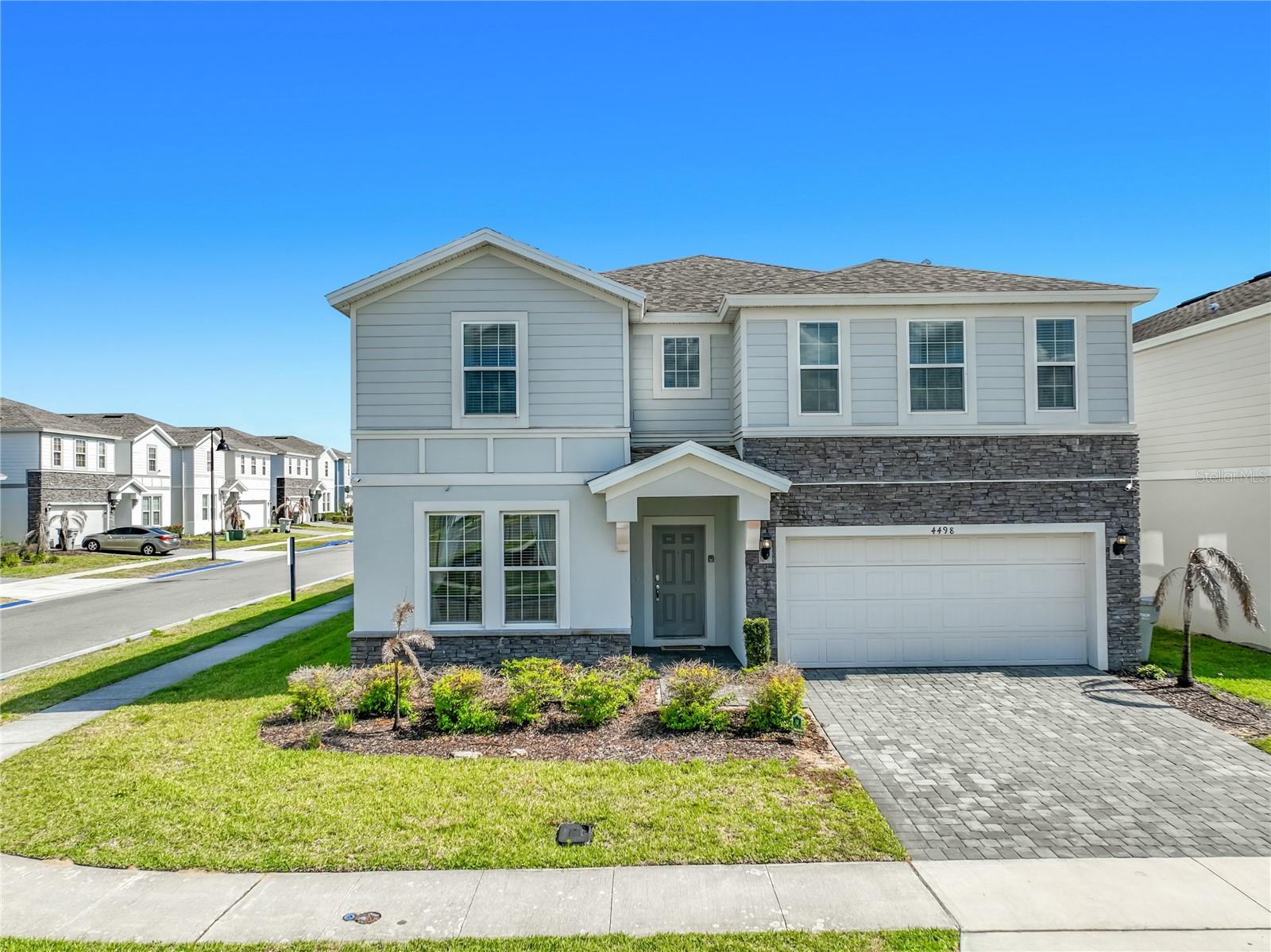 Single Family Residence in DAVENPORT, FL - Daniel Dourado