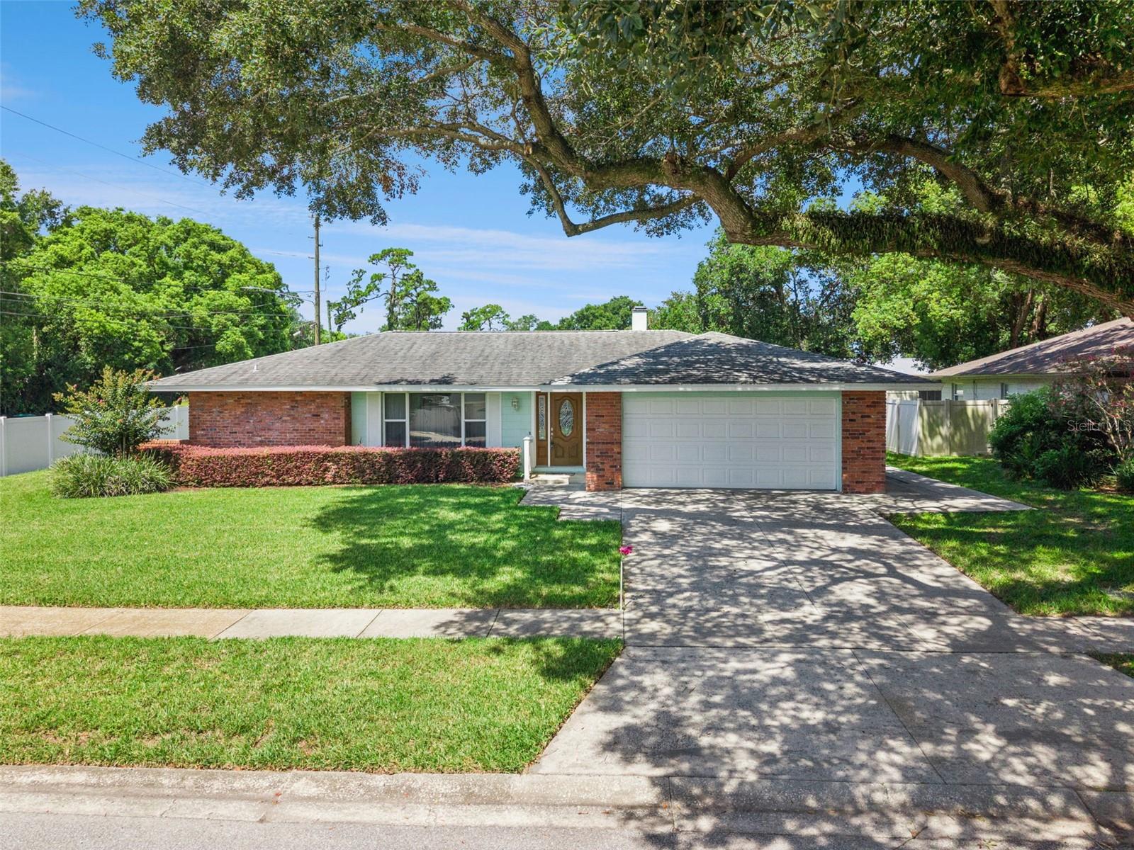 Single Family Residence in ORLANDO, FL - Daniel Dourado