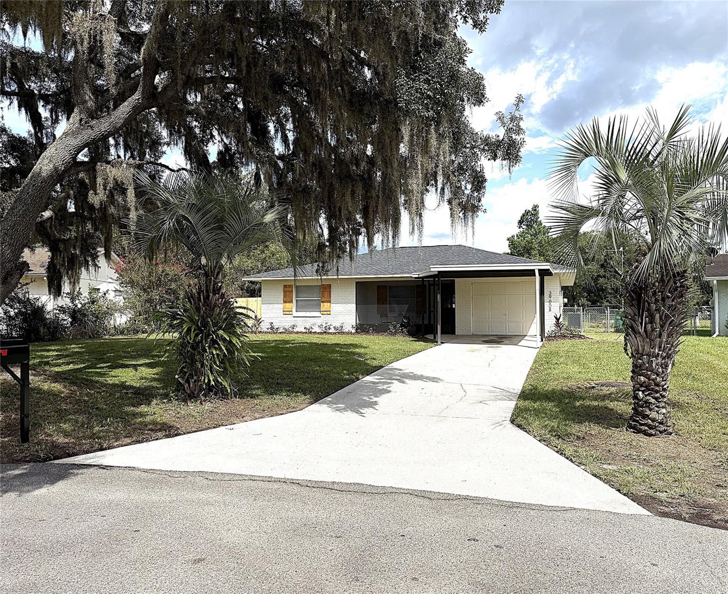 Single Family Residence in ZEPHYRHILLS, FL - Daniel Dourado