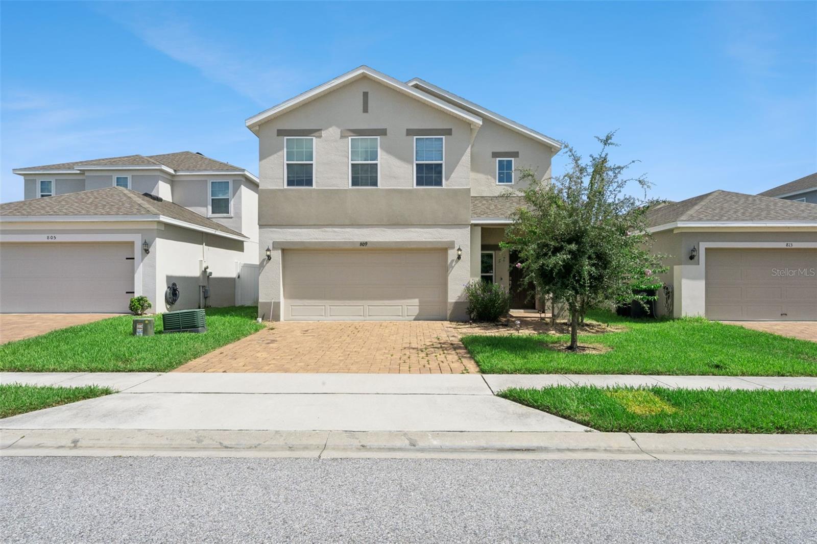 Single Family Residence in DAVENPORT, FL - Daniel Dourado