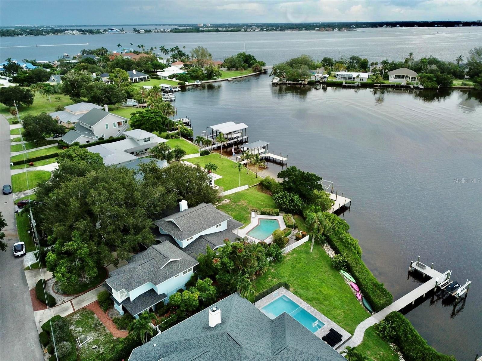Single Family Residence in BRADENTON, FL - Daniel Dourado