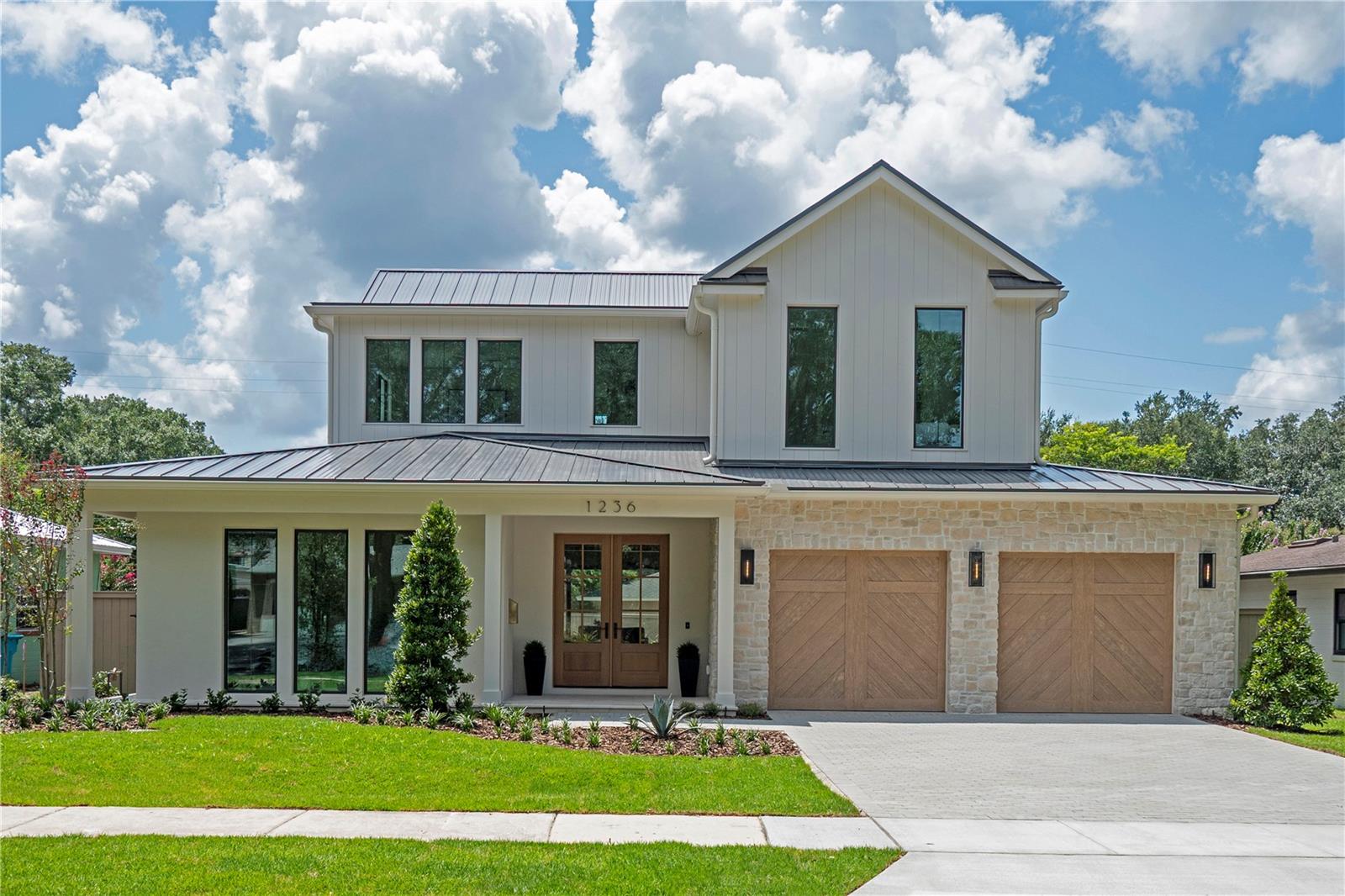 Single Family Residence in ORLANDO, FL - Daniel Dourado