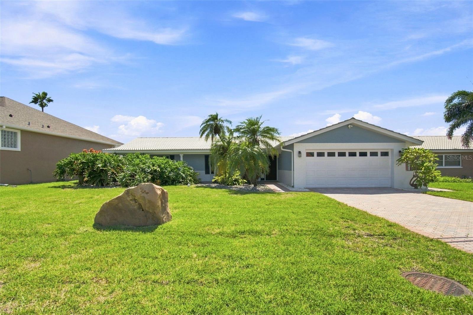 Single Family Residence in TREASURE ISLAND, FL - Daniel Dourado