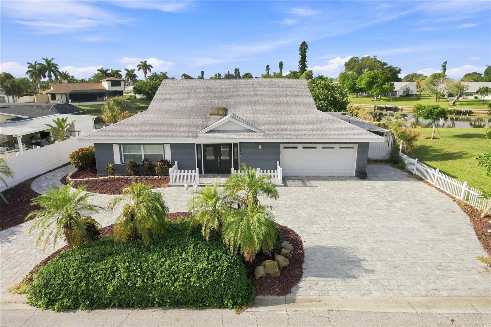 Single Family Residence in BRADENTON, FL - Daniel Dourado