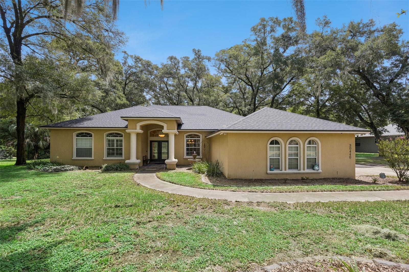 Single Family Residence em SORRENTO, FL - Daniel Dourado