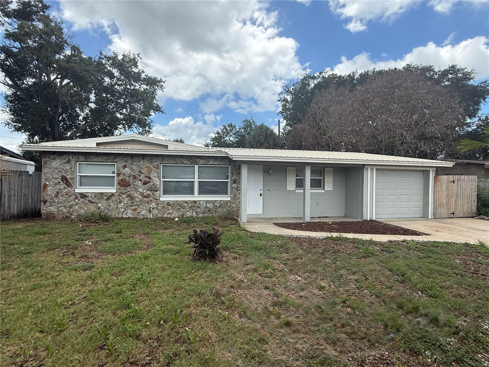 Single Family Residence in ORLANDO, FL - Daniel Dourado