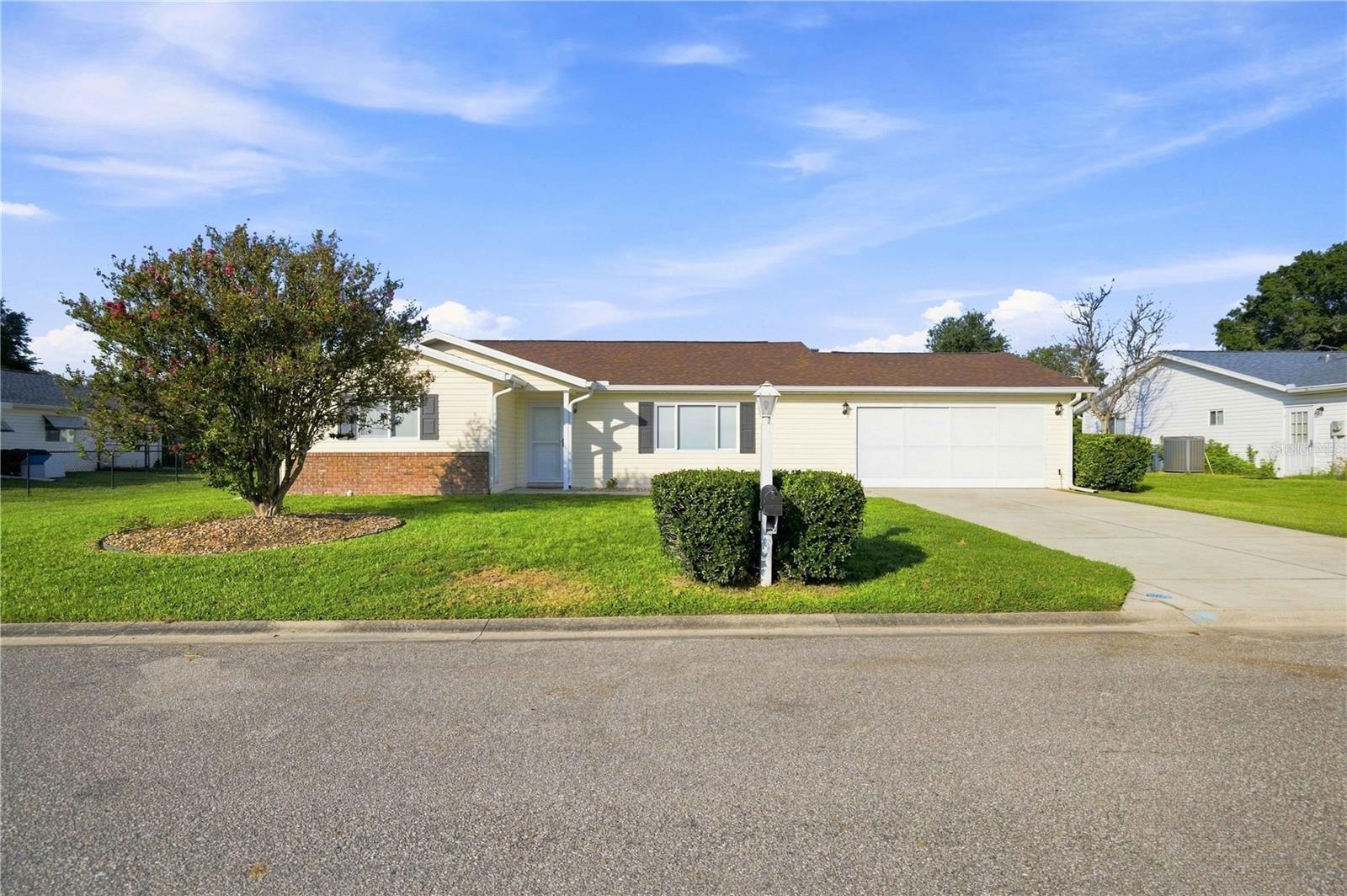 Single Family Residence in SUMMERFIELD, FL - Daniel Dourado