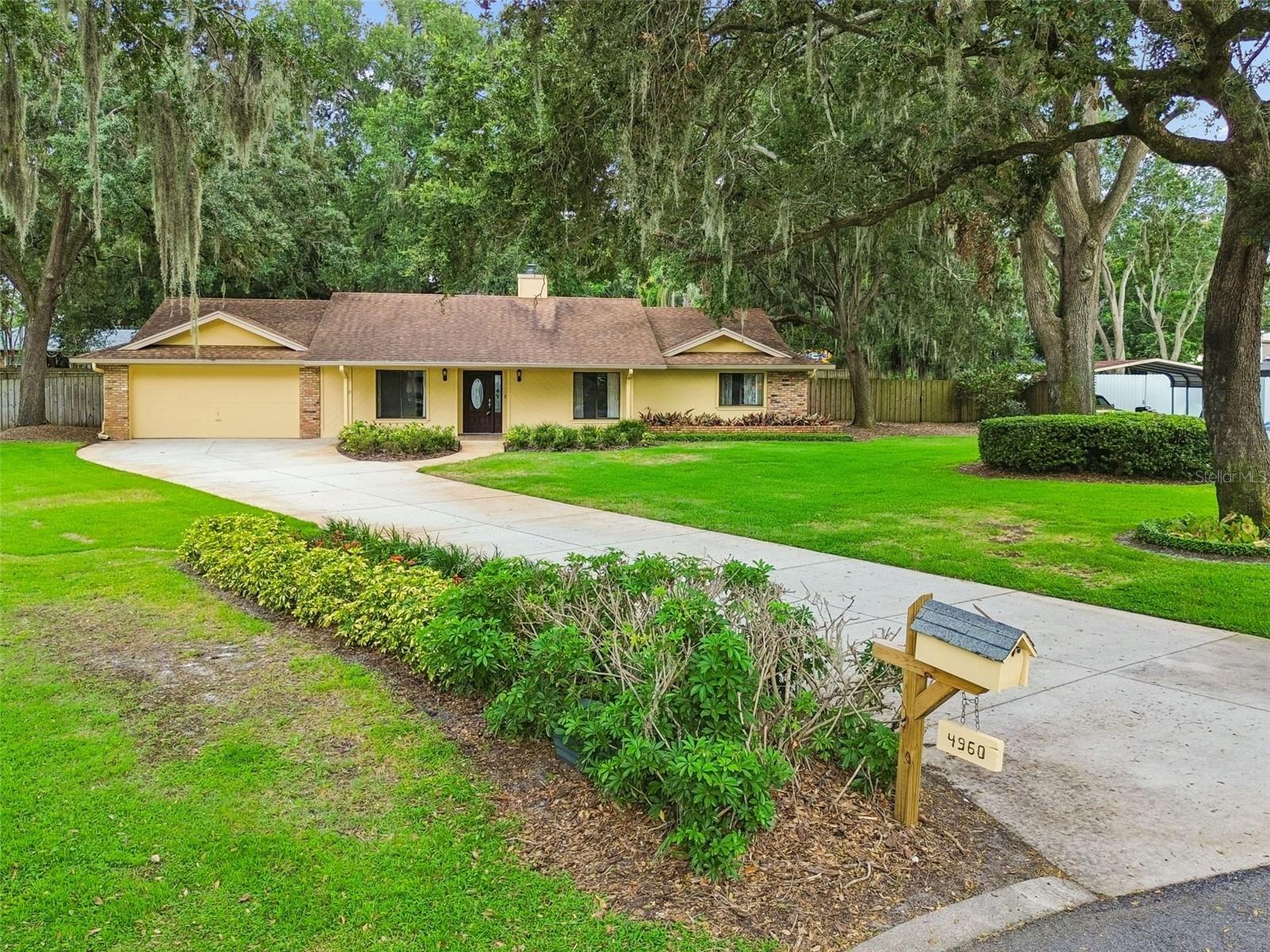 Single Family Residence in ORLANDO, FL - Daniel Dourado