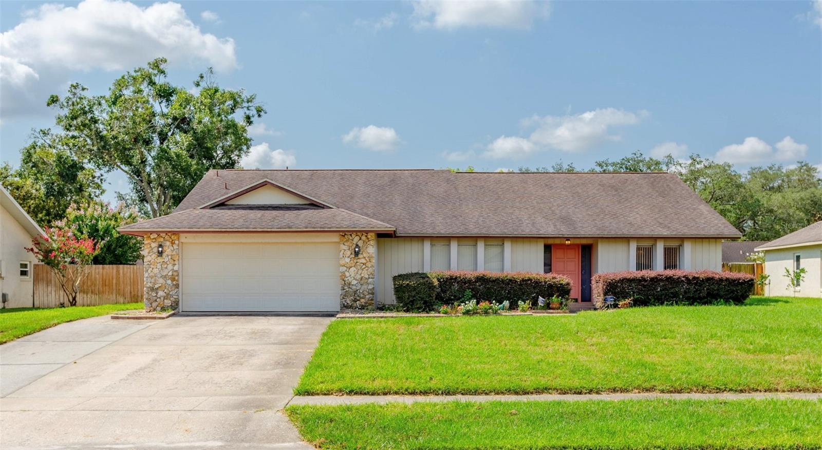 Single Family Residence in ORLANDO, FL - Daniel Dourado