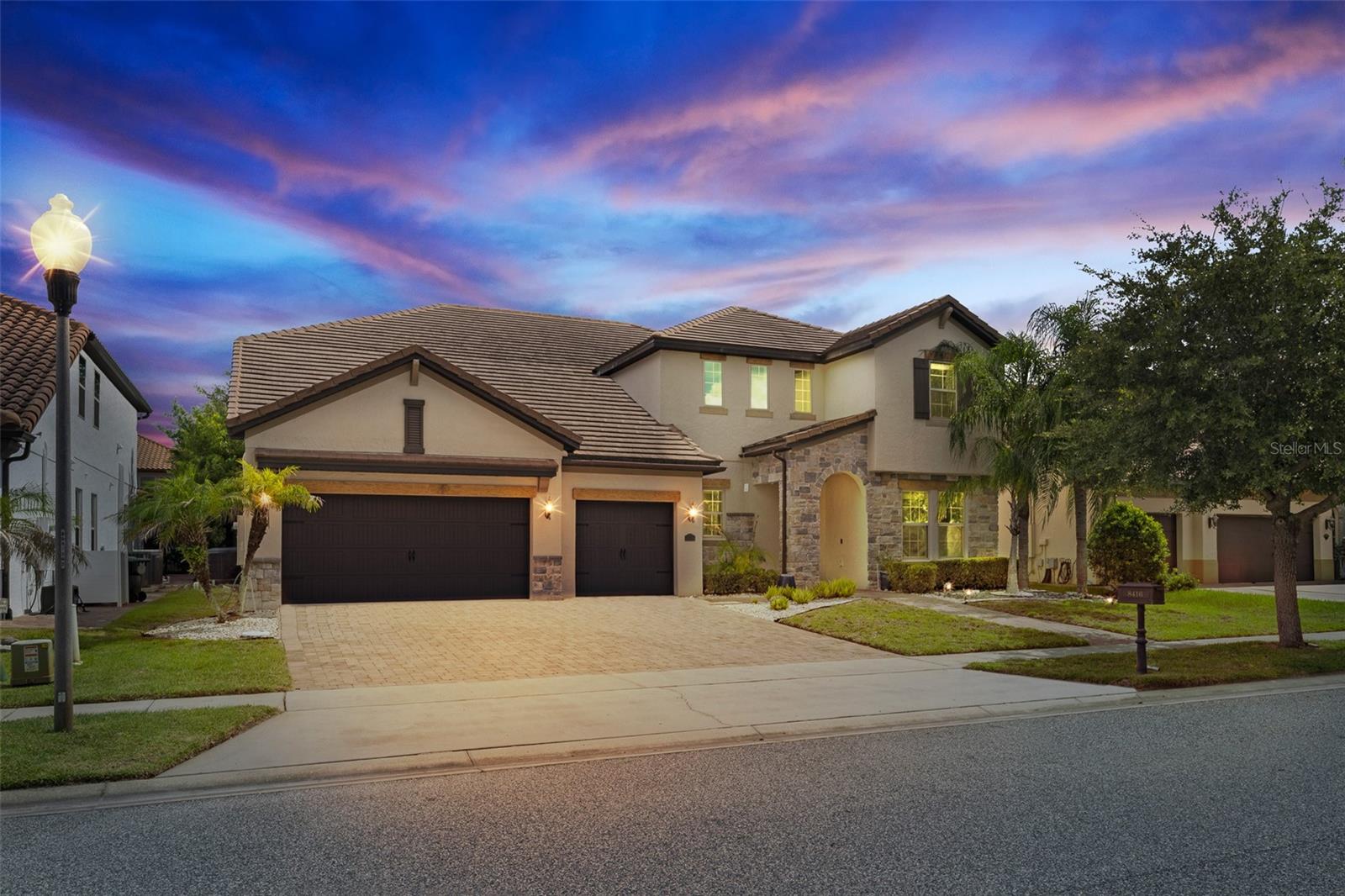 Single Family Residence in ORLANDO, FL - Daniel Dourado