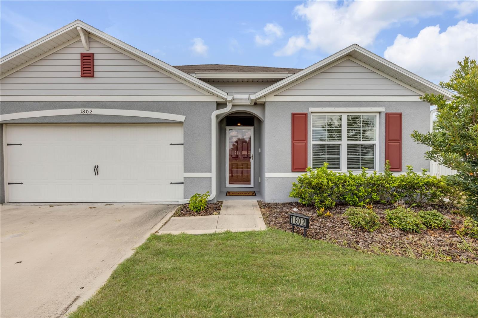 Single Family Residence in EDGEWATER, FL - Daniel Dourado