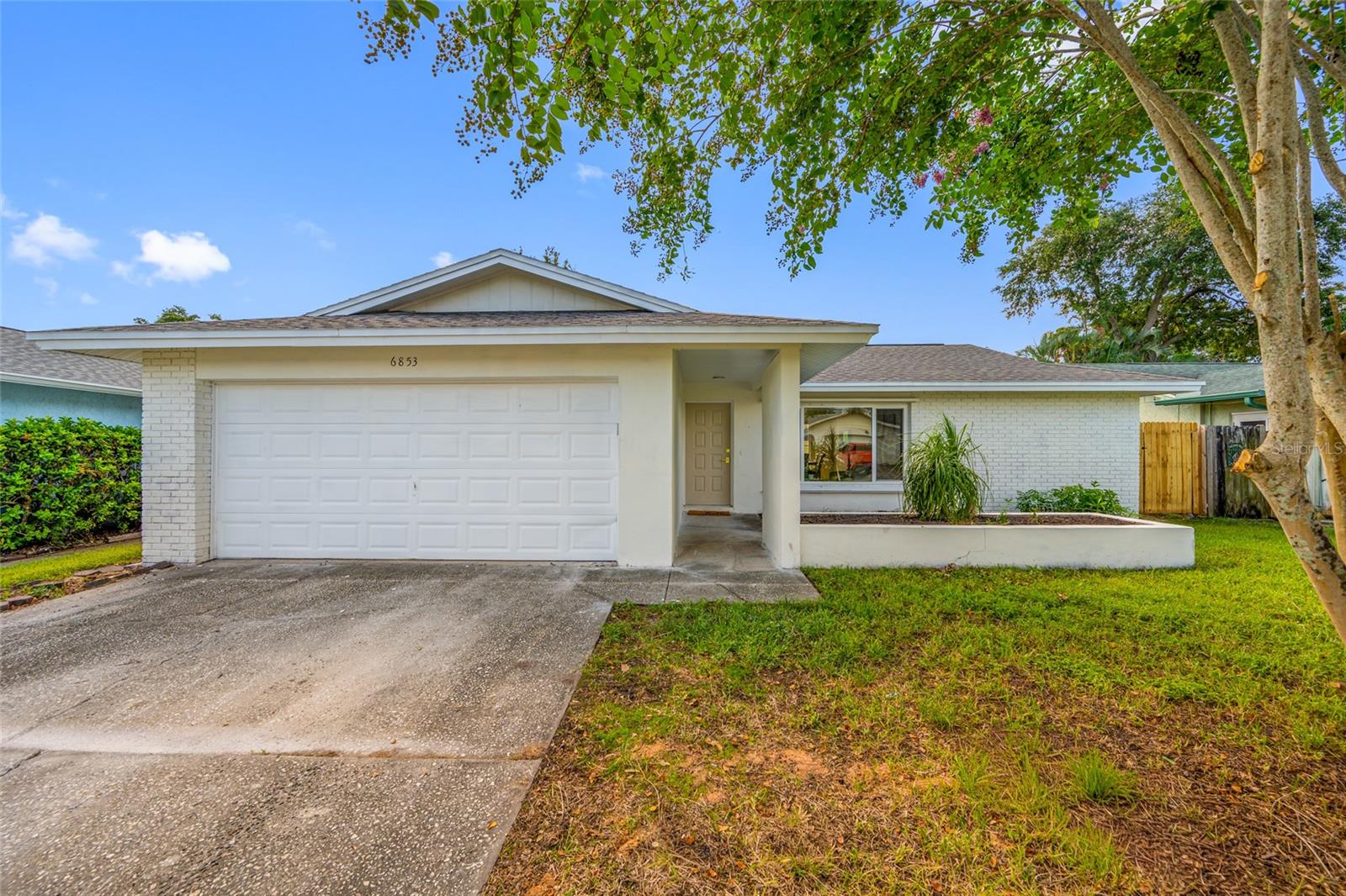Single Family Residence in PINELLAS PARK, FL - Daniel Dourado