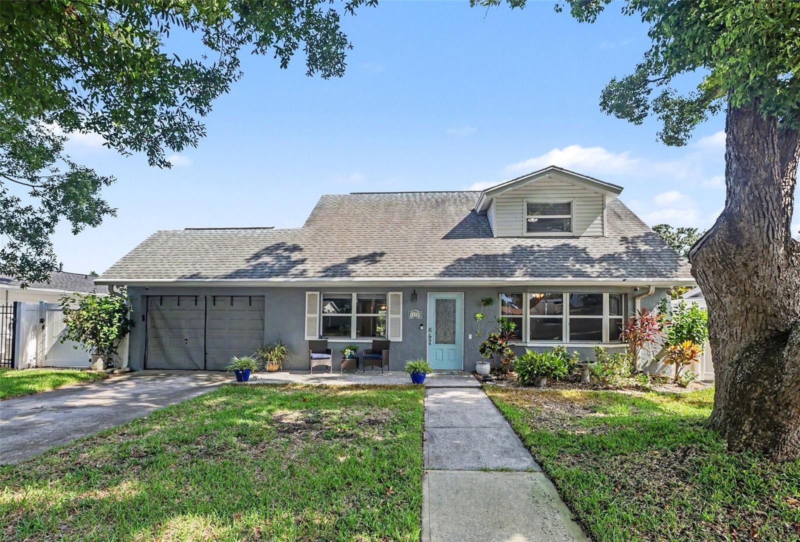 Single Family Residence in SEMINOLE, FL - Daniel Dourado