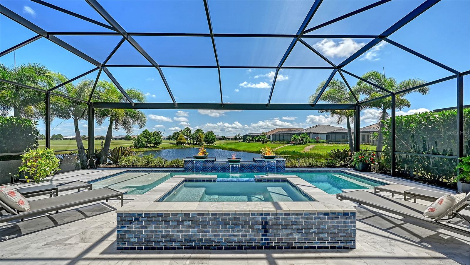Single Family Residence in BRADENTON, FL - Daniel Dourado