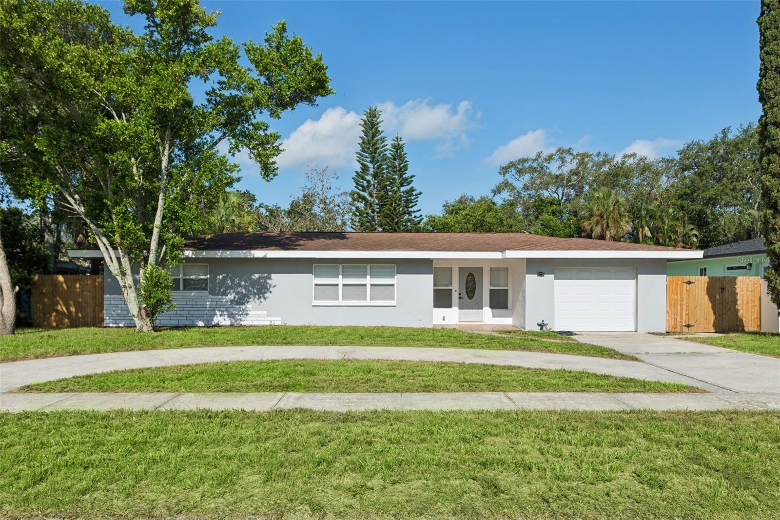 Single Family Residence em DUNEDIN, FL - Daniel Dourado