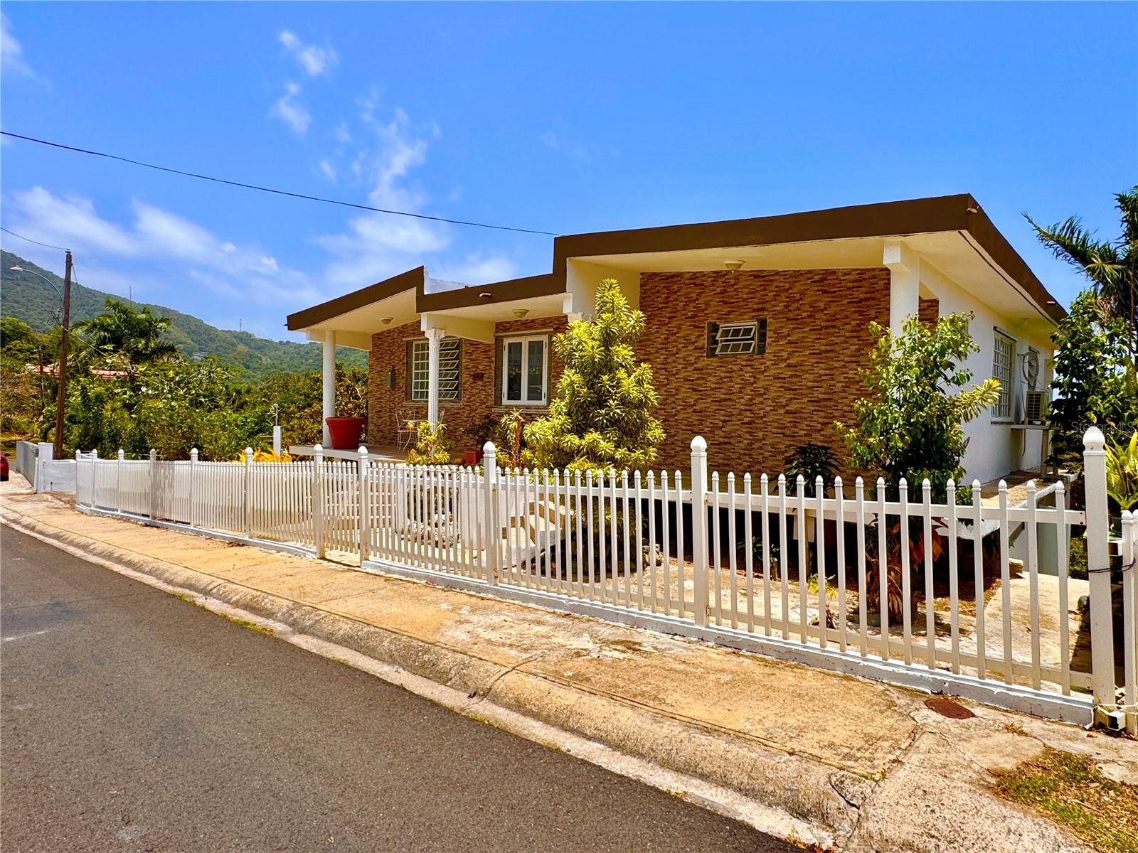 Single Family Residence in MAUNABO, PR - Daniel Dourado