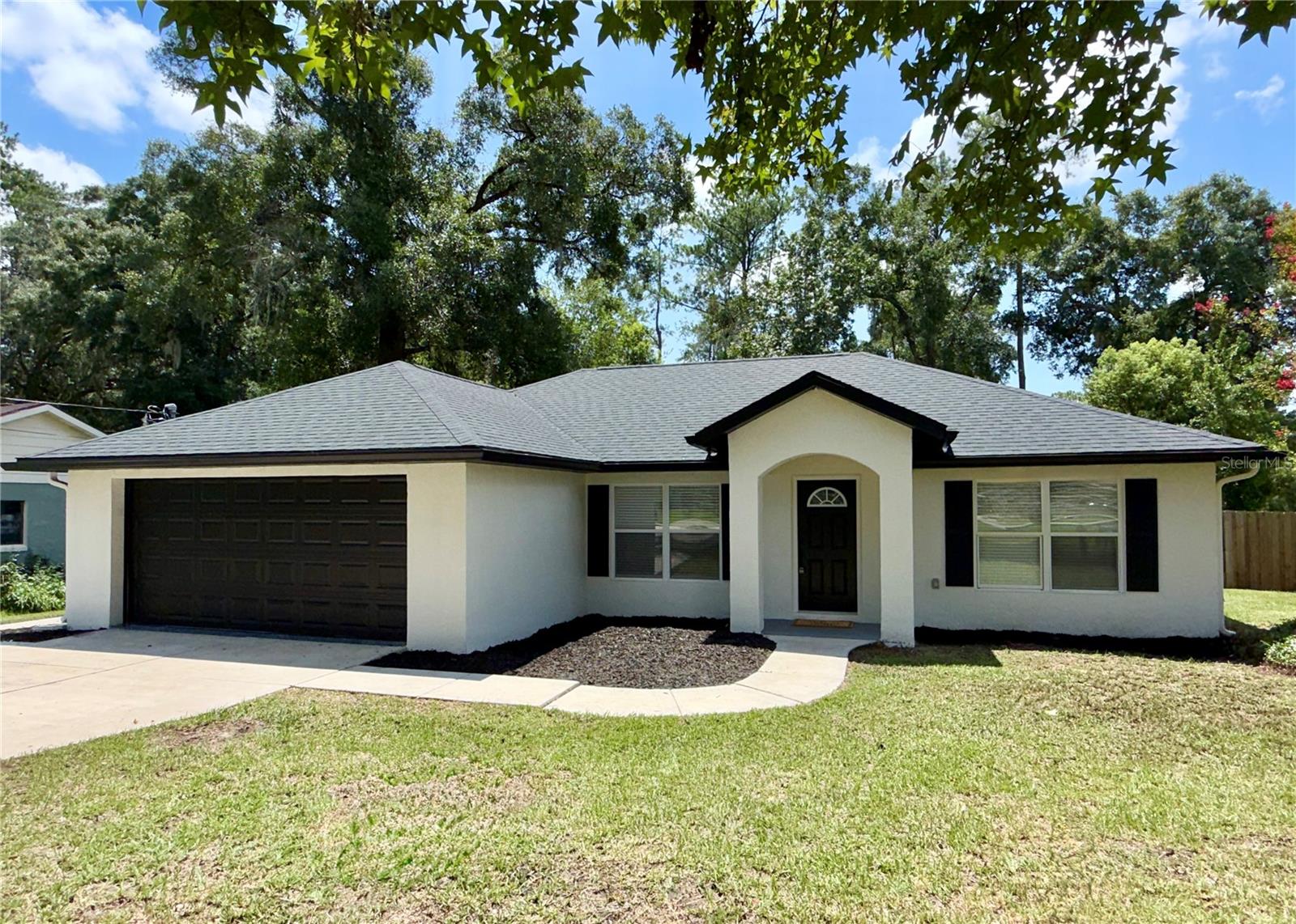 Single Family Residence em BELLEVIEW, FL - Daniel Dourado