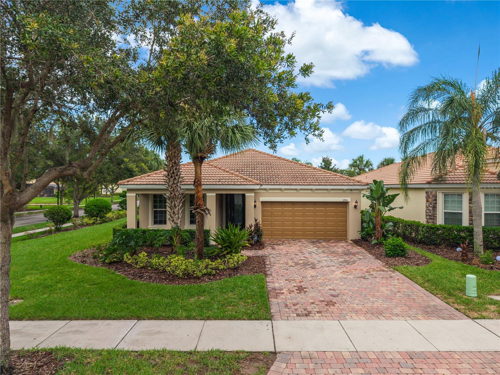 Single Family Residence in ORLANDO, FL - Daniel Dourado