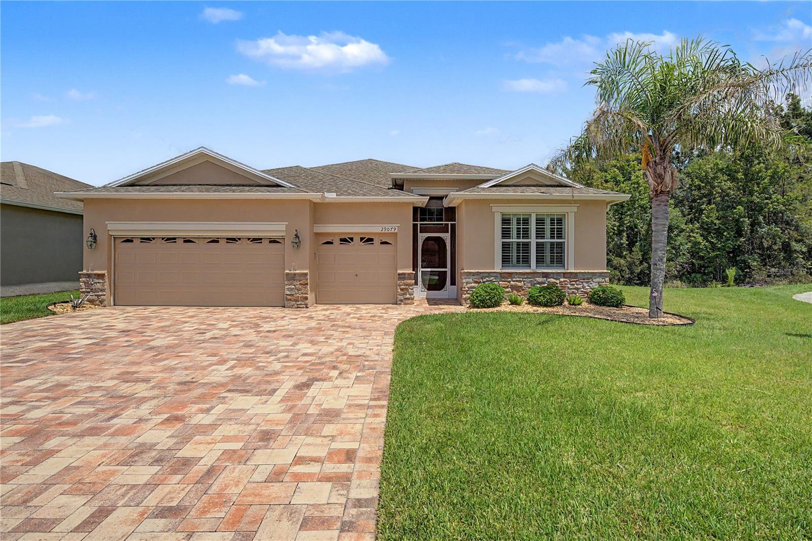 Single Family Residence in SAN ANTONIO, FL - Daniel Dourado