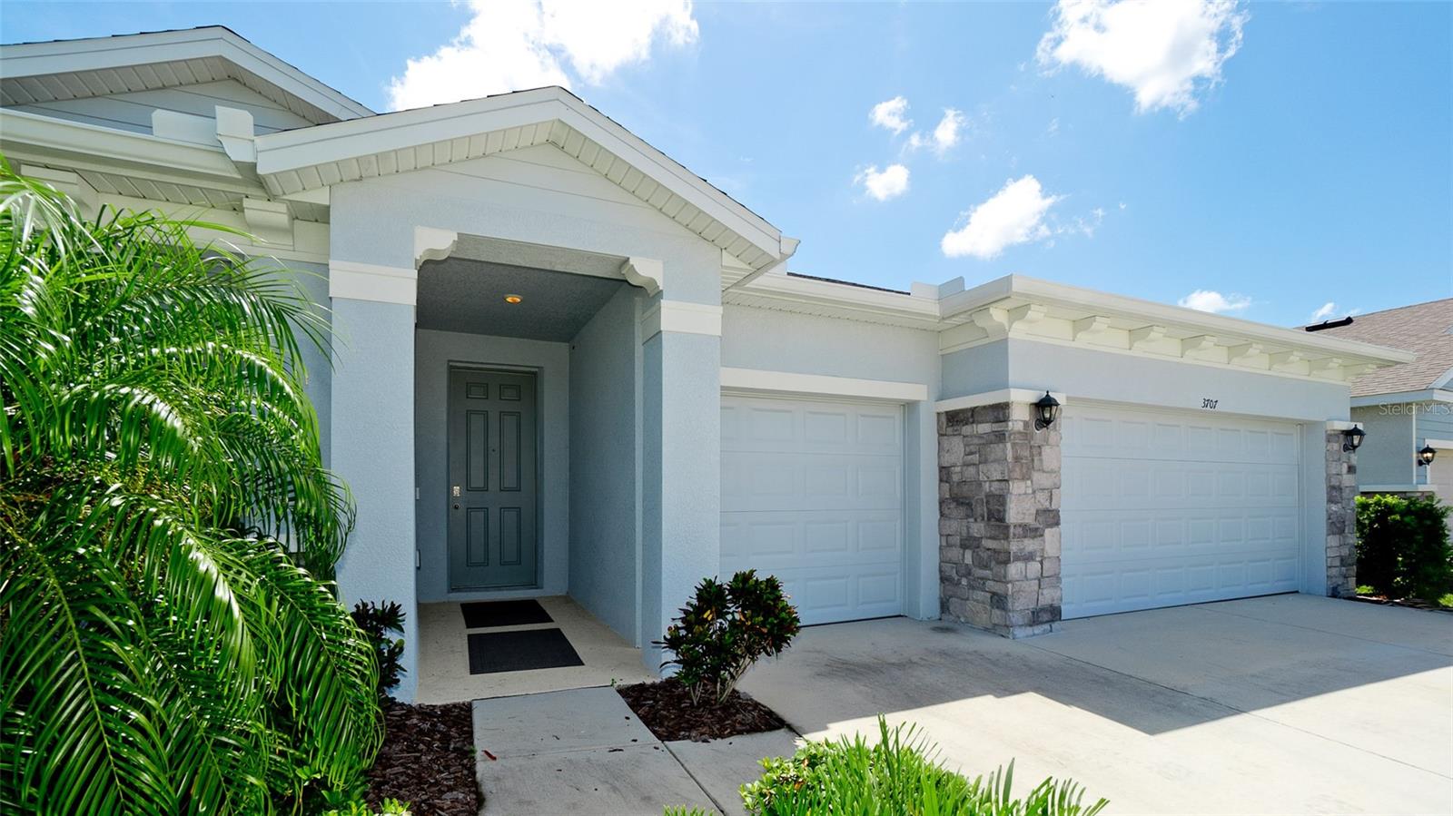 Single Family Residence in BRADENTON, FL - Daniel Dourado