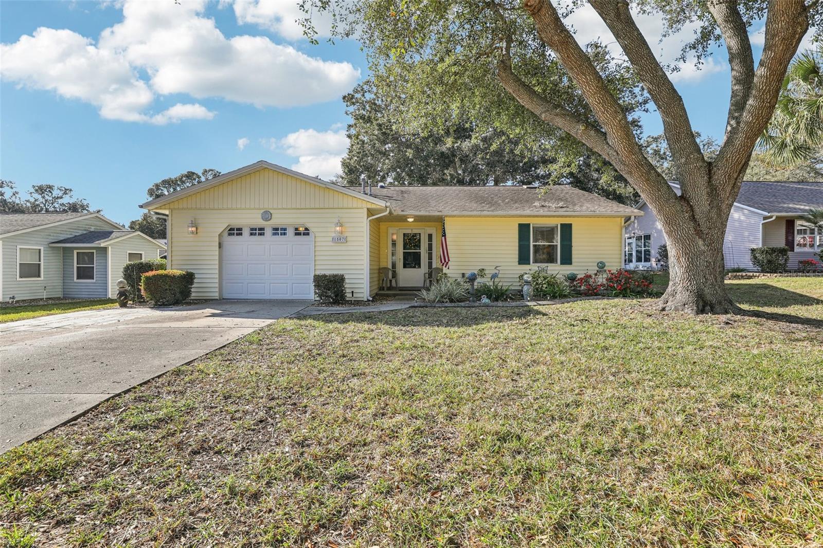 Single Family Residence in LEESBURG, FL - Daniel Dourado