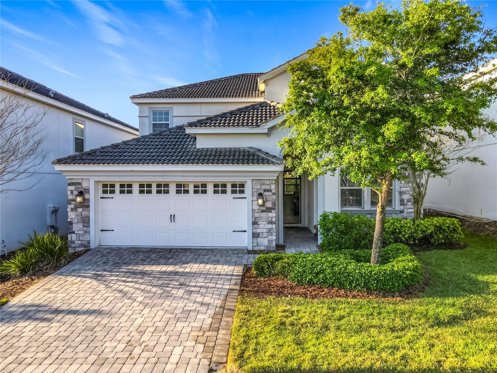 Single Family Residence in DAVENPORT, FL - Daniel Dourado