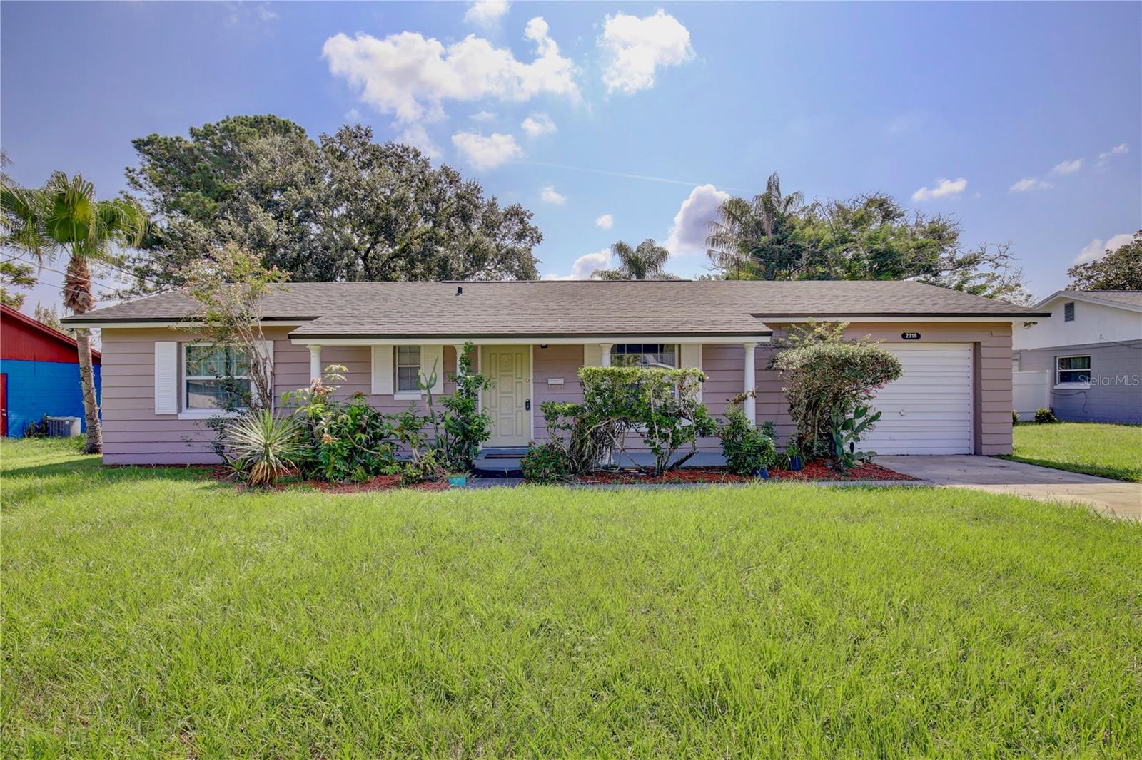 Single Family Residence in ORLANDO, FL - Daniel Dourado